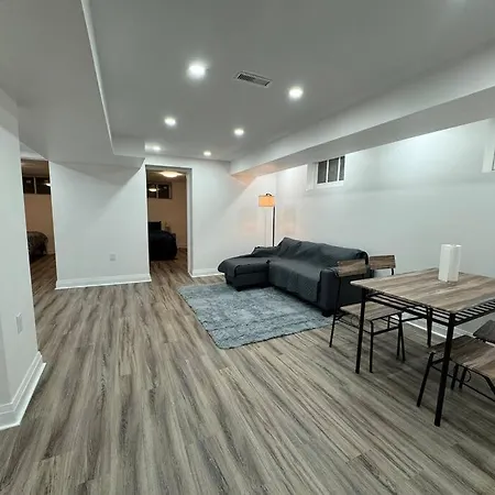 Spacious 2 Bedroom, 2 Bath Suite Toronto Exterior photo