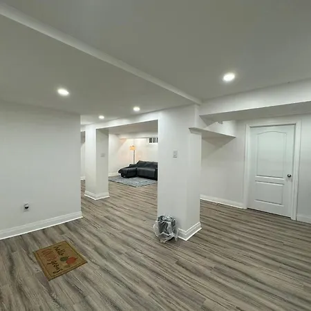 Spacious 2 Bedroom, 2 Bath Suite Toronto Exterior photo