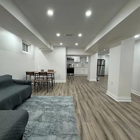 Spacious 2 Bedroom, 2 Bath Suite Toronto Exterior photo