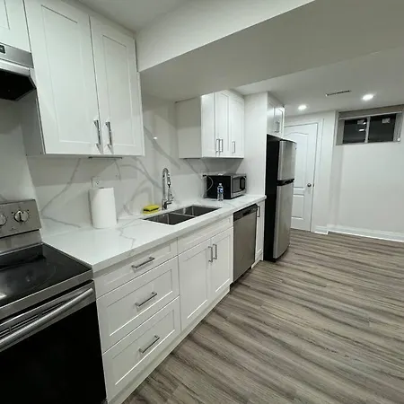 Spacious 2 Bedroom, 2 Bath Suite Toronto Exterior photo