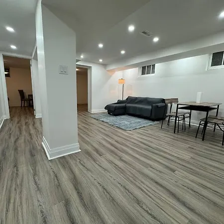 Spacious 2 Bedroom, 2 Bath Suite Toronto Exterior photo