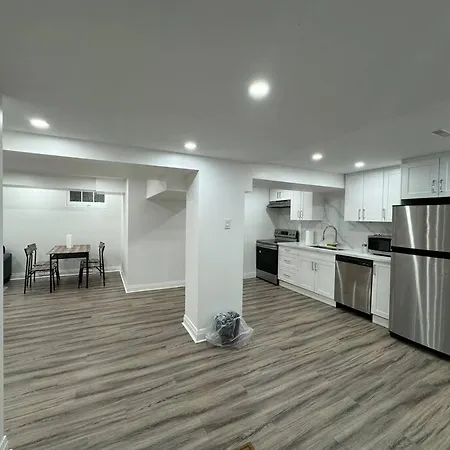 Spacious 2 Bedroom, 2 Bath Suite Toronto Exterior photo