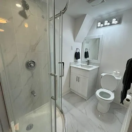 Spacious 2 Bedroom, 2 Bath Suite Toronto Exterior photo