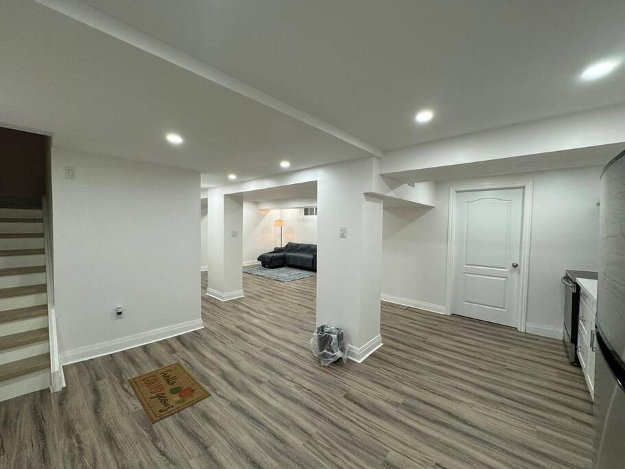 Spacious 2 Bedroom, 2 Bath * Toronto