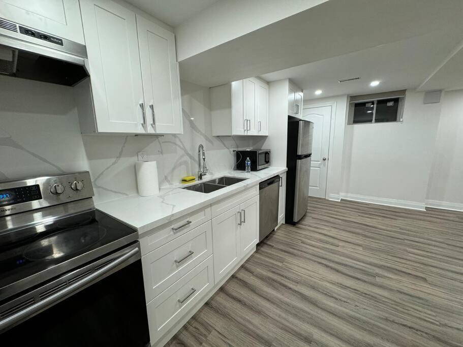Spacious 2 Bedroom, 2 Bath Toronto